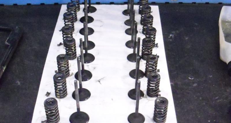 V8 Yamaha smontato e rimontato